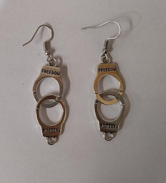 Handcuff ear ring - PartyExperts